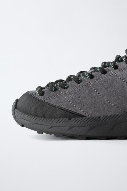TECHNICAL TRAINERS - BLACK