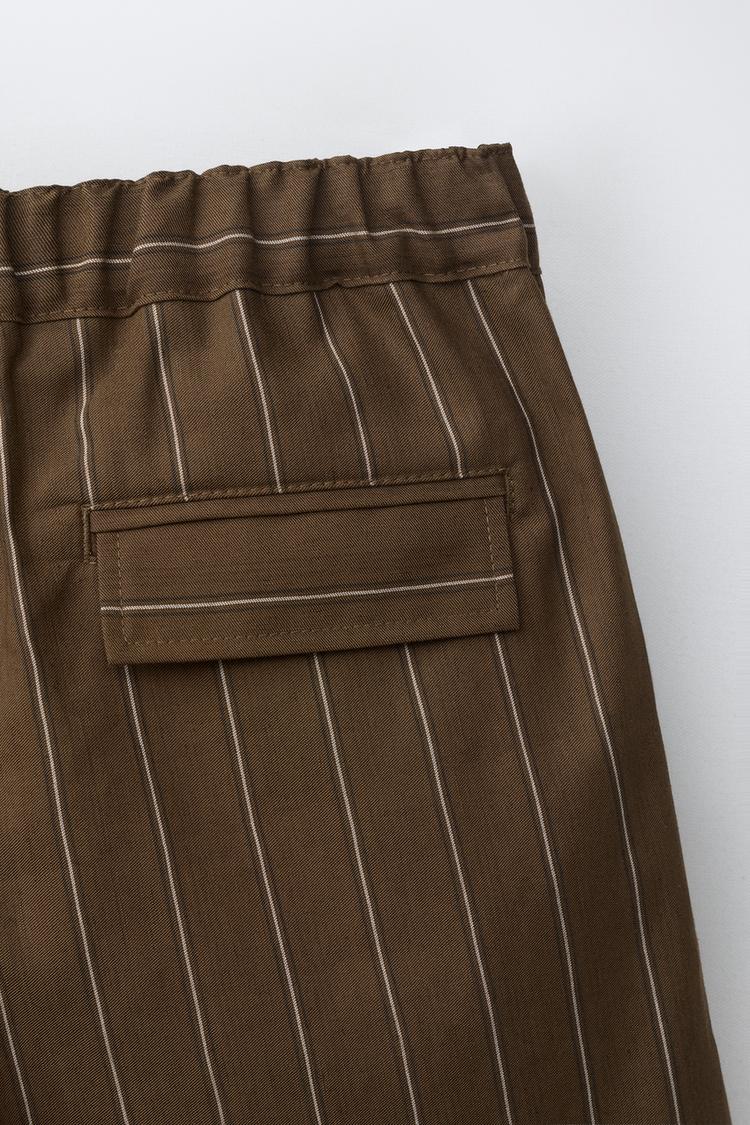 RELAXED PINSTRIPE SHORTS - BROWN